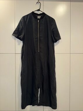 EUC ASOS Cropped Black Short-Sleeve Zip Front Jumpsuit sz8